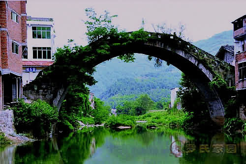 罗氏三兄弟典成、琨成、玉成于道光二年修建的仁德桥